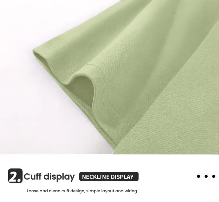 T-shirt pale green